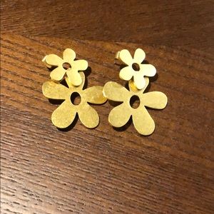 Dangle flower gold earrings